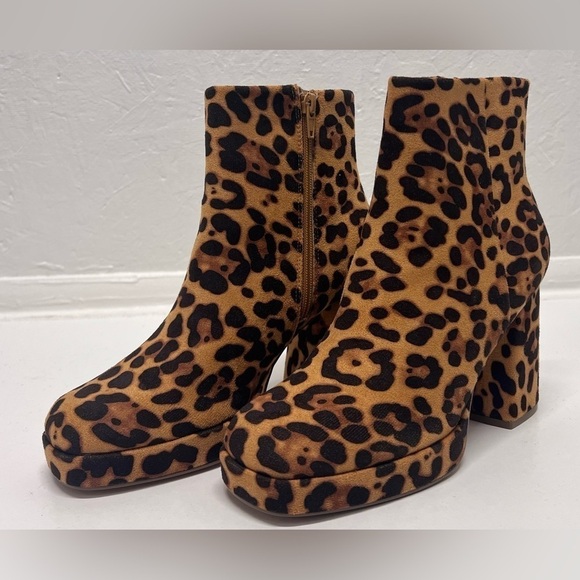 Women's Leopard Print Side Zipper Suede Square Toe Ankle Boots - 8 - Picture 2 of 10